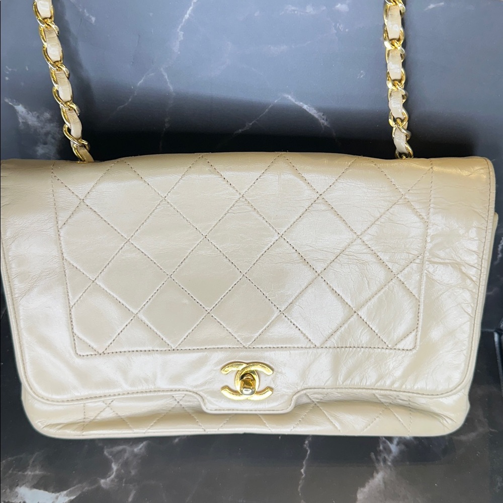 CHANEL Beige Quilted Shoulder Bag with Gold Chain